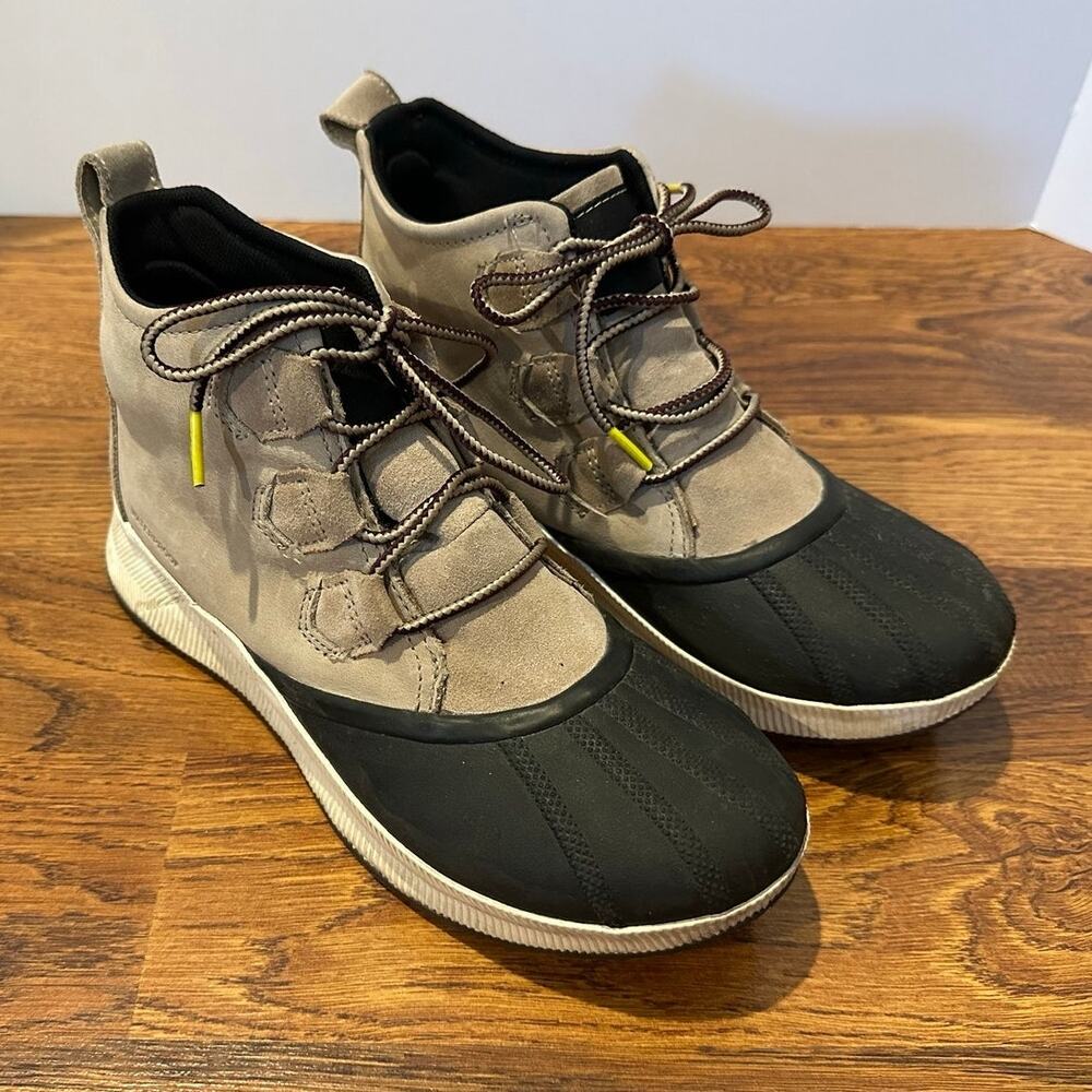 Sorel Out N About III Classic Women’s Waterproof Boots Size 10 Lace Up Duck Boot